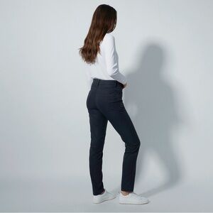 Daily Sports Women’s Ds Lyric Pants Size 6 Black Suede Texture‎ Front Golf